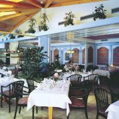 ホテル Strandhotel 3*