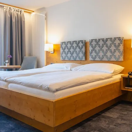 Strandhotel Ξενοδοχείο Iseltwald